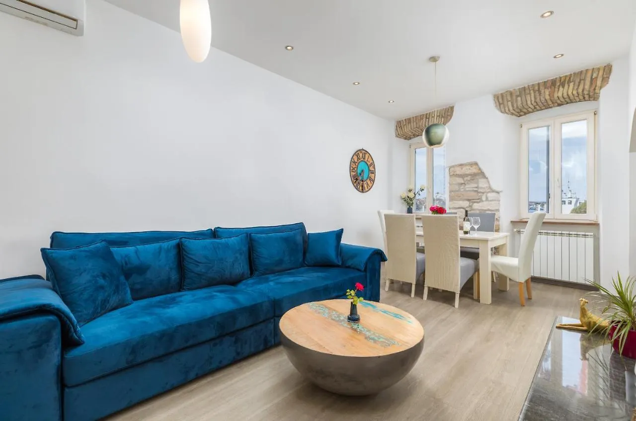 Apartment Augusto - Sea view Pola 0*,  Croazia